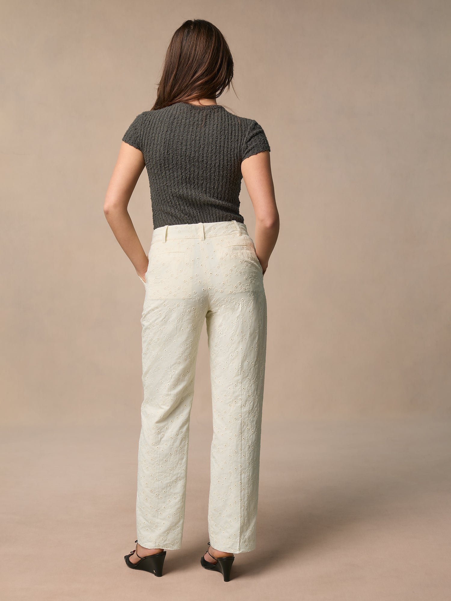 Pantaloni AMALE Pantaloni AMALE