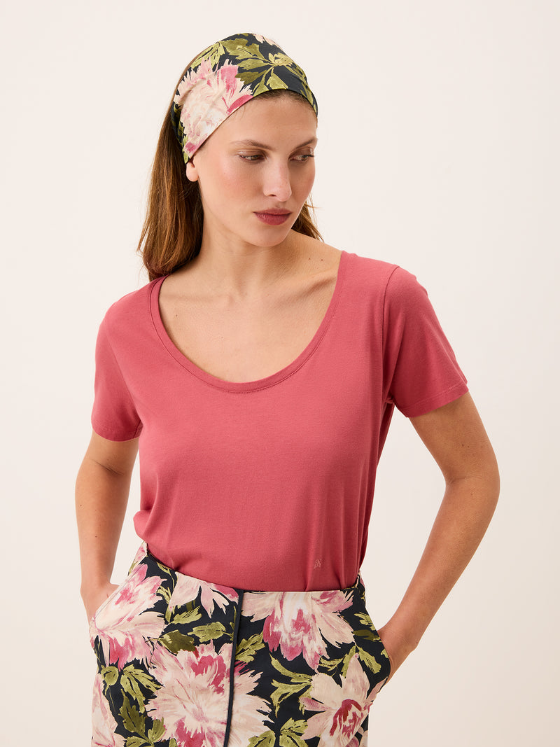 MARCO navy floral headband worn on a model by Rouje